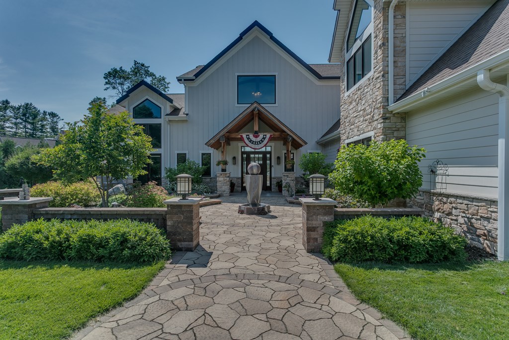 Sturgeon Bay, Wisconsin, 54235, United States, 3 Bedrooms Bedrooms, ,5 BathroomsBathrooms,Residential,For Sale,1941719