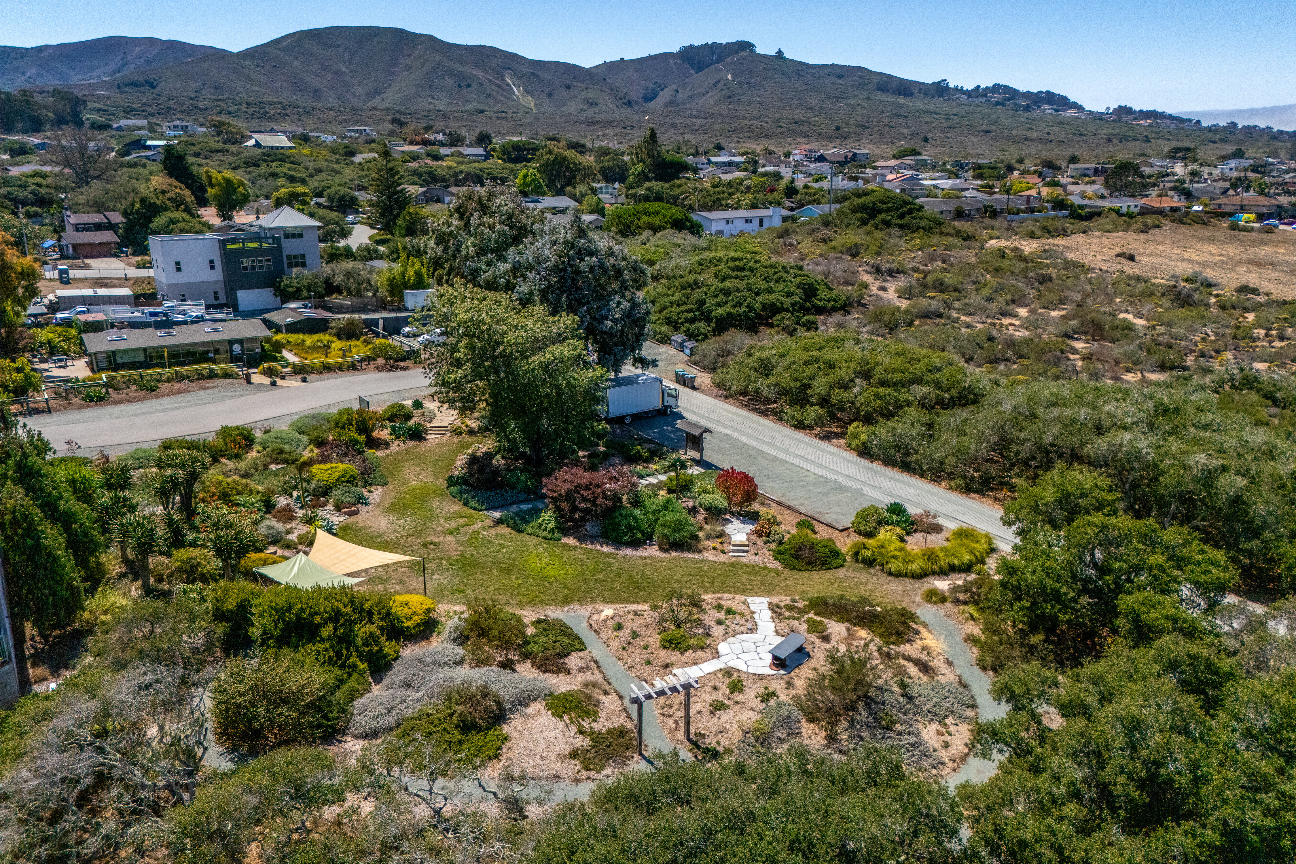 A Rare Coastal Offering: Luxury Living and Income-Generating Opportunity - 物件實景
