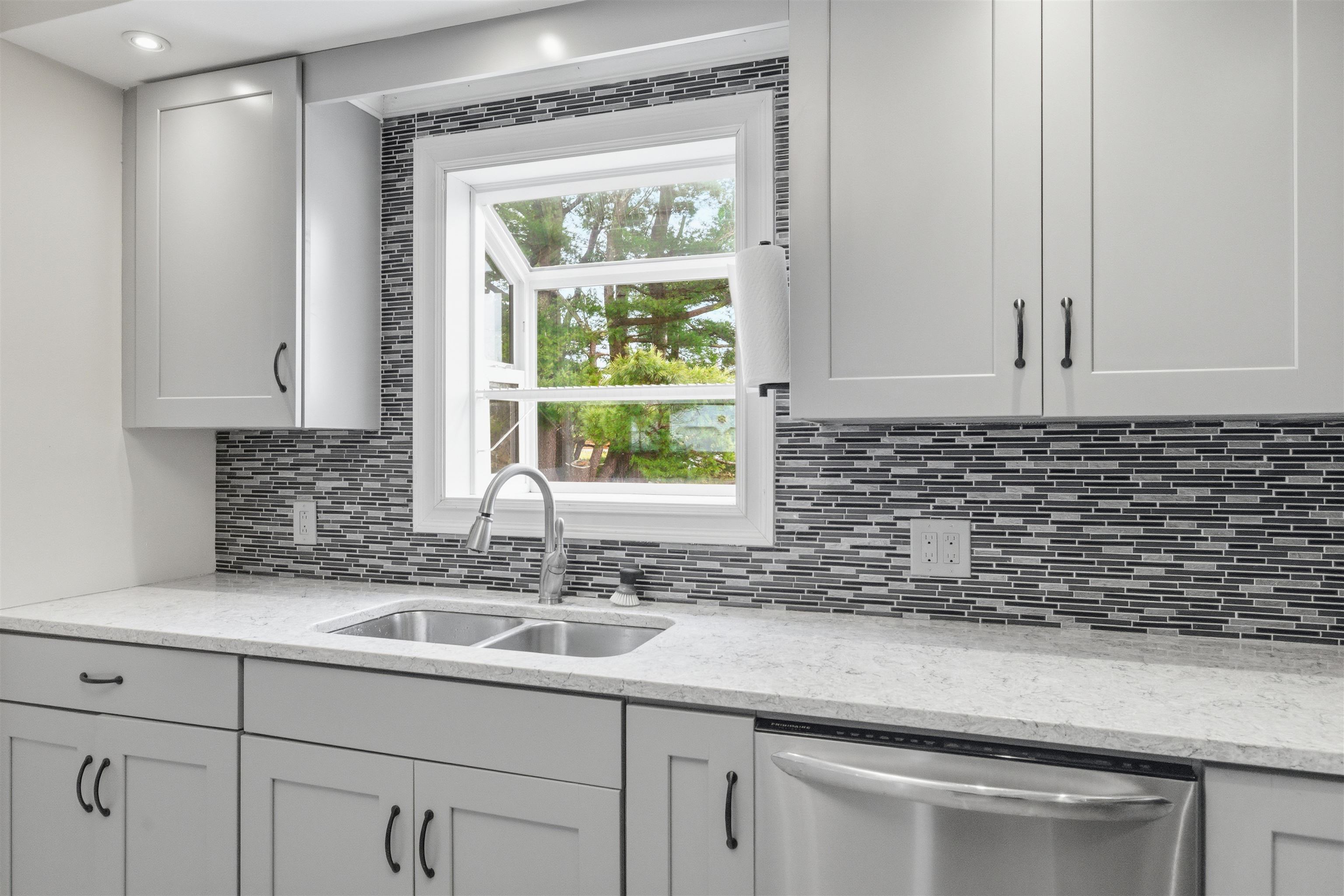 Laconia, New Hampshire, 03246, United States, 3 Bedrooms Bedrooms, ,Residential,For Sale,1991727