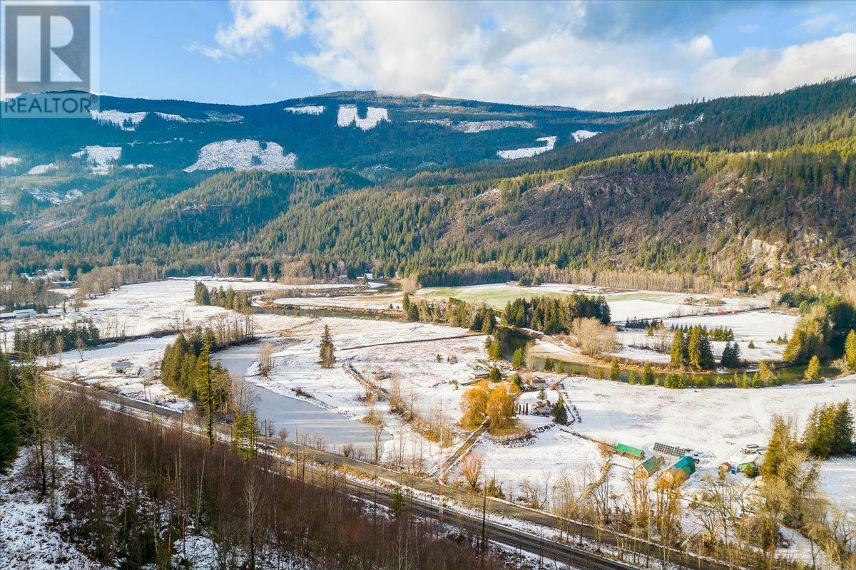 SICAMOUS, British Columbia, V0E 2V4, CA, 2 Bedrooms Bedrooms, ,2 BathroomsBathrooms,Residential,For Sale,1836920