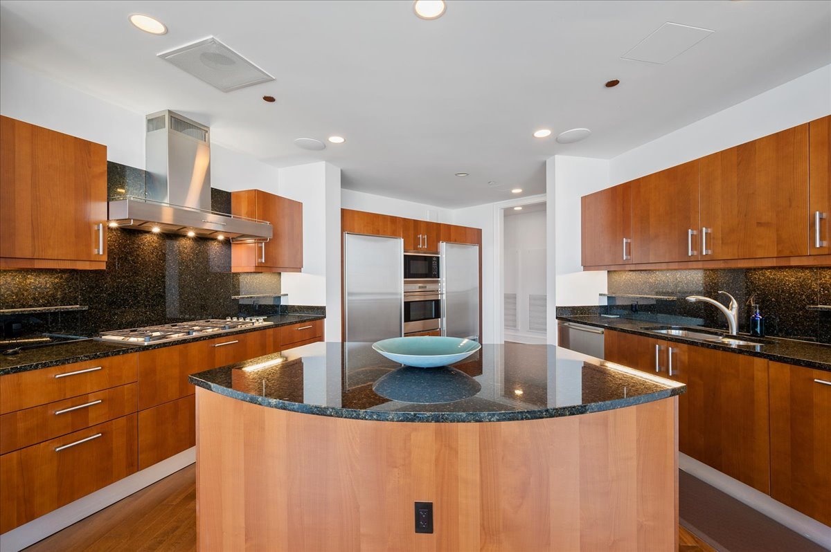 Chicago, Illinois, 60611, United States, 3 Bedrooms Bedrooms, ,5 BathroomsBathrooms,Residential,For Sale,1963980