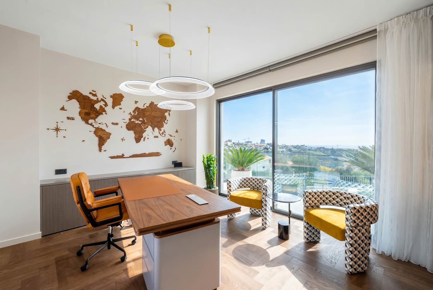  Statement Living: A Seven-Bedroom Villa with Private Pool in Limassol - 物件實景