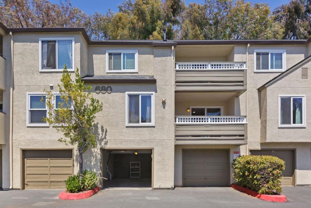 Hayward, California, 94544, United States, 2 Bedrooms Bedrooms, ,2 BathroomsBathrooms,Residential,For Sale,1983988