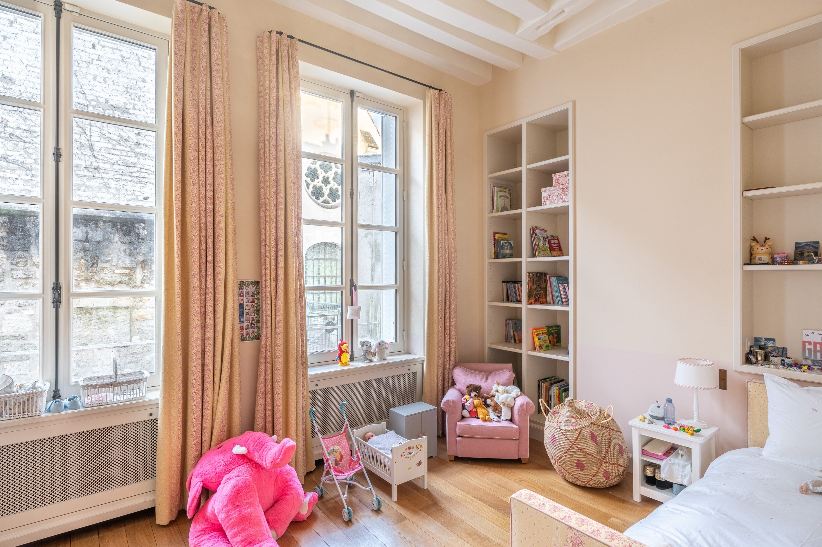  Elegant, fully renovated apartment with a spacious landscaped terrace - 物件實景