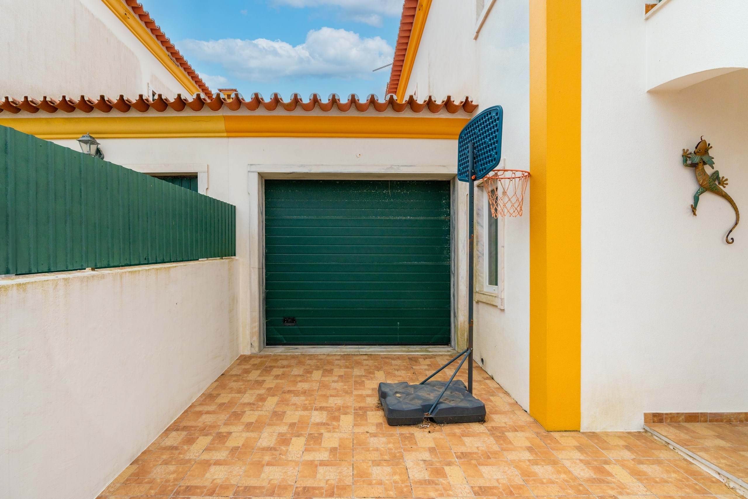 Sintra, Lisbon, 2705-8441, PT, 3 Bedrooms Bedrooms, ,3 BathroomsBathrooms,Residential,For Sale,1897650