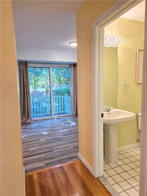 Cranston, Rhode Island, 02920, United States, 2 Bedrooms Bedrooms, ,3 BathroomsBathrooms,Residential,For Sale,1913693