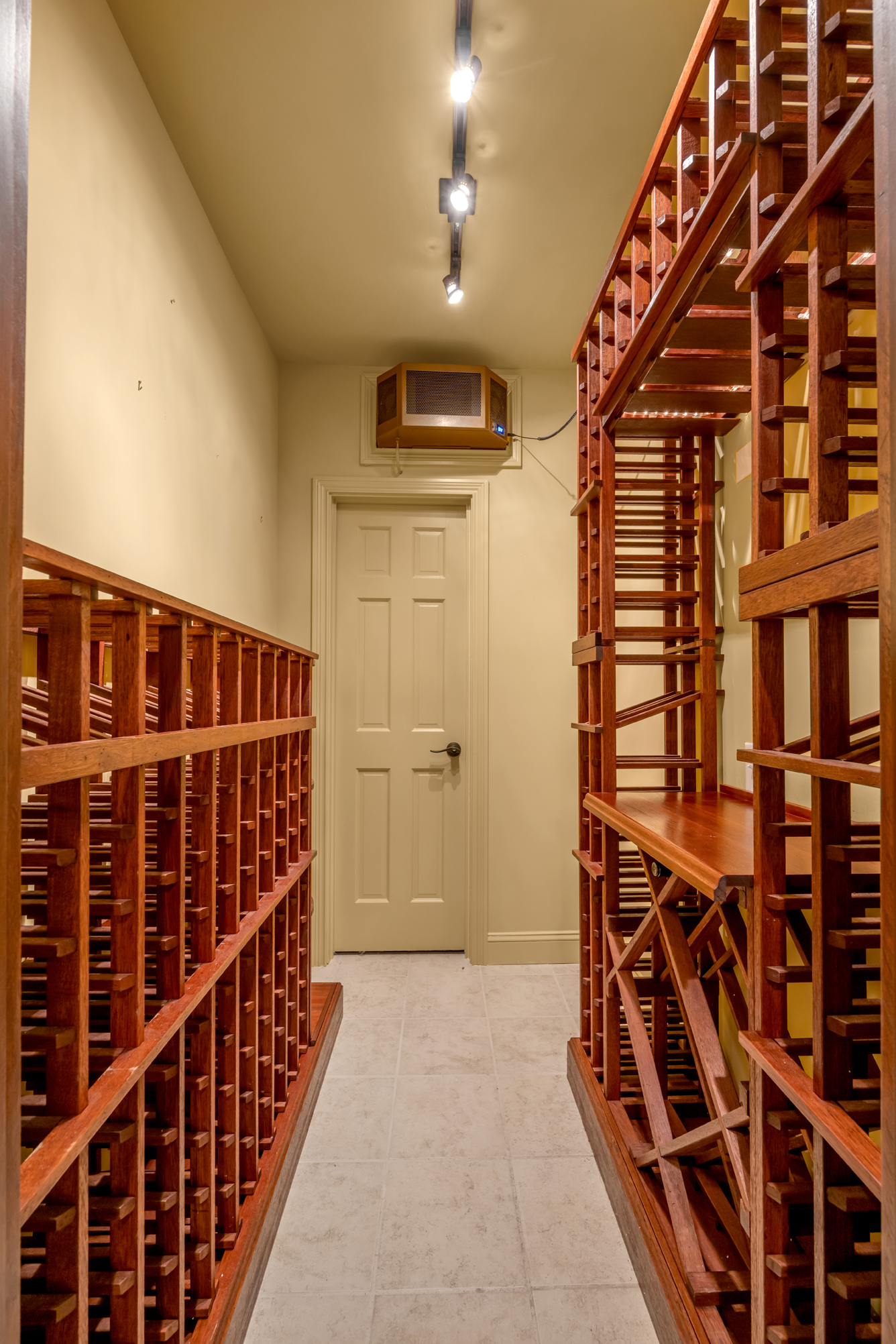  1962 Fort Harrods Drive - 物件實景