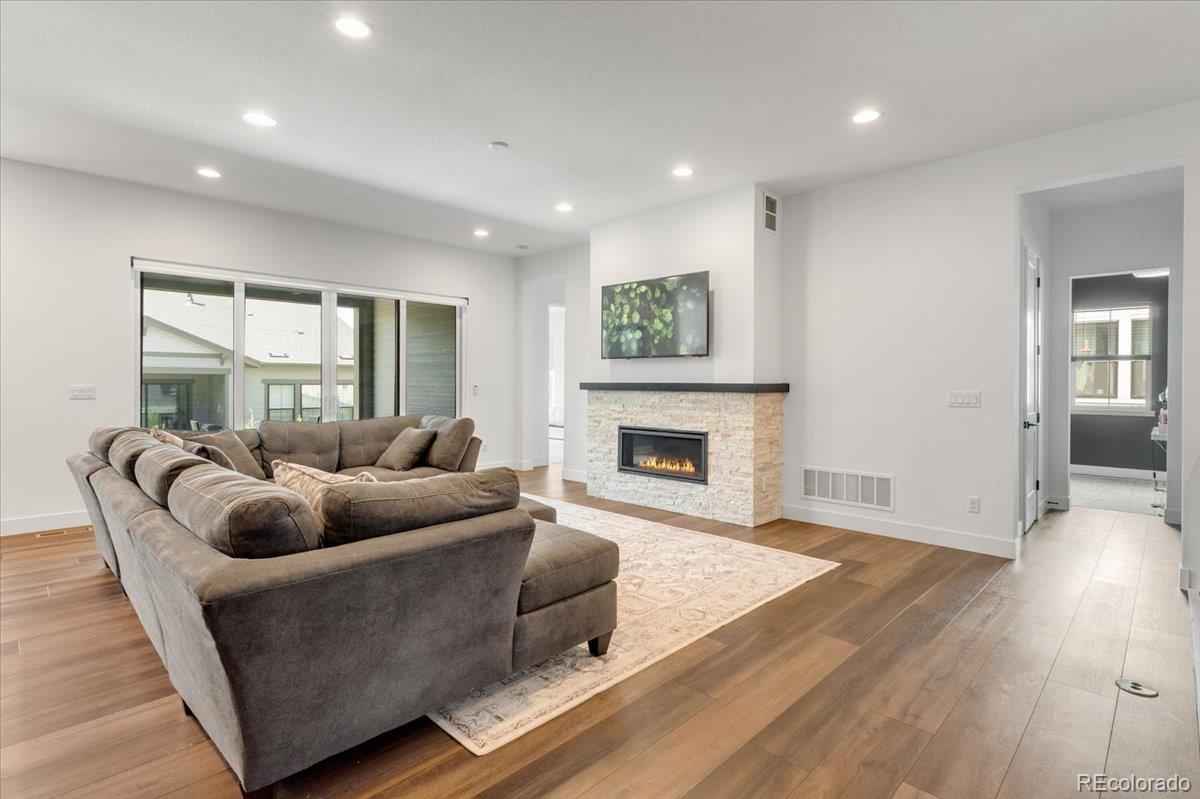 Littleton, Colorado, 80125, United States, 4 Bedrooms Bedrooms, ,4 BathroomsBathrooms,Residential,For Sale,1857685