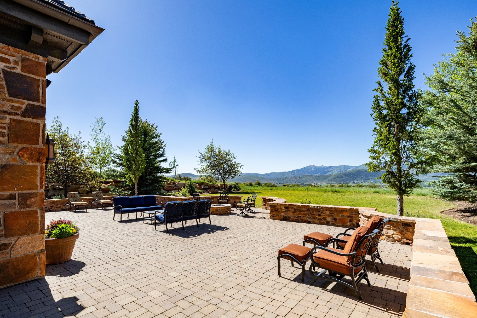  A Legacy Estate Framed by Golf and Ski Views - 物件實景