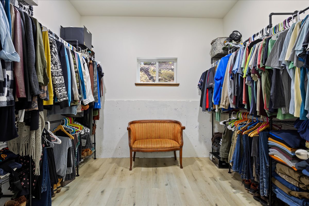 Sagle, Idaho, 83860, United States, 3 Bedrooms Bedrooms, ,4 BathroomsBathrooms,Residential,For Sale,1976949