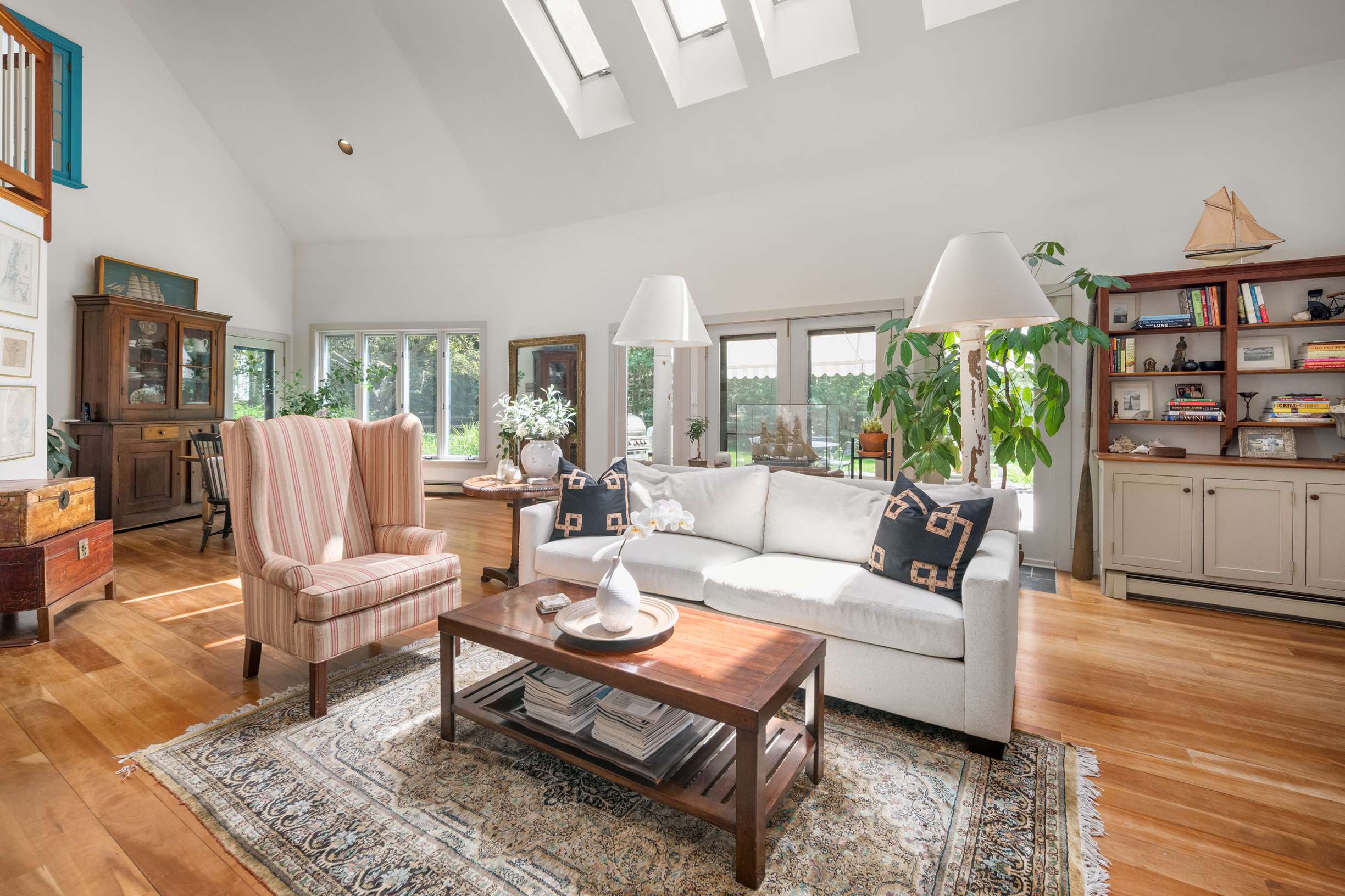  Elegant Shingled Maine Cottage with Modern Flair on 2.63 Acres in York - 物件實景