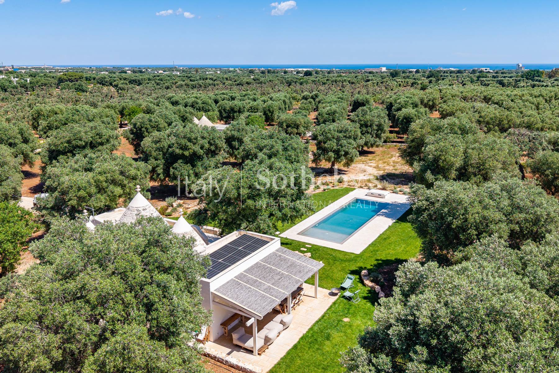  Refined trulli residence with swimming pool surrounded by nature - 物件實景