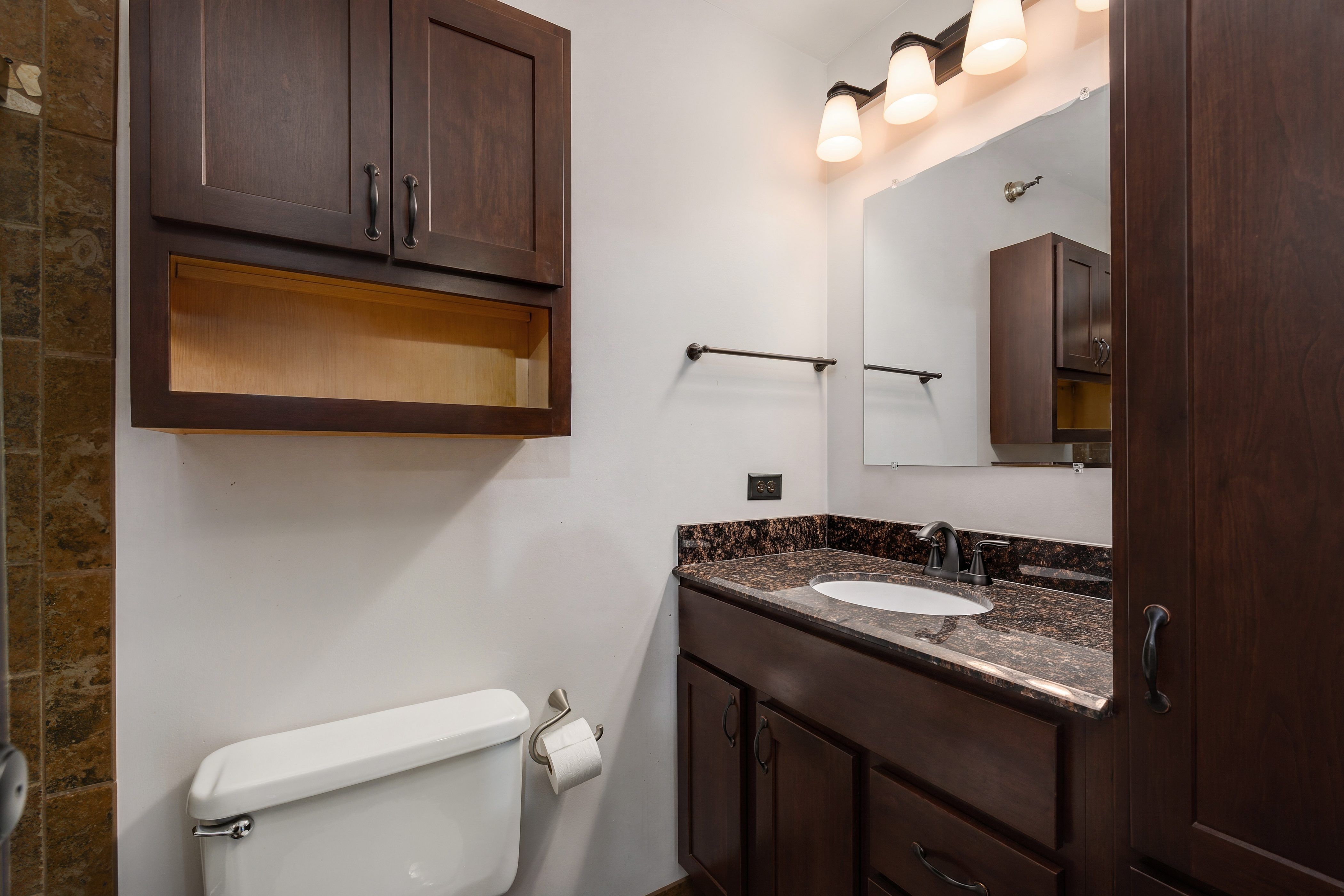  Corner Condo in River North