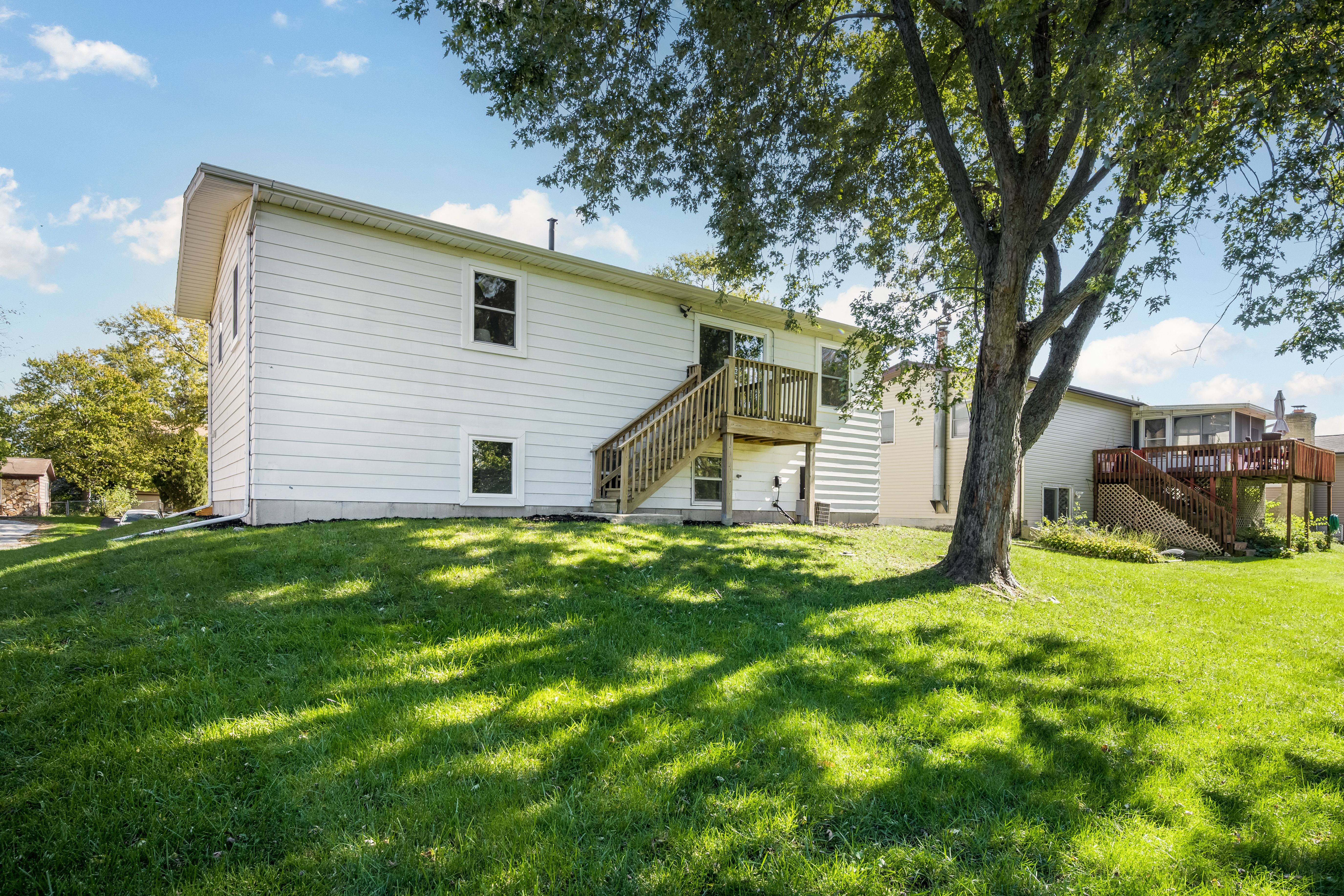  Welcome to This Beautifully Updated Split-Level Home in Richton Park - 物件實景