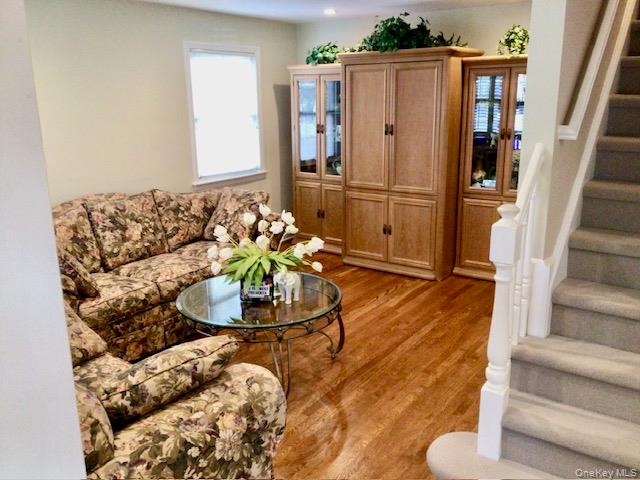 Glen Oaks, New York, 11004, United States, 4 Bedrooms Bedrooms, ,1 BathroomBathrooms,Residential,For Sale,1989655