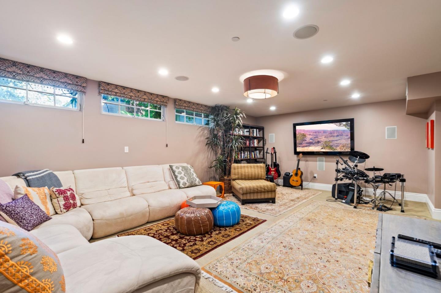 Hillsborough, California, 94010, United States, 6 Bedrooms Bedrooms, ,7 BathroomsBathrooms,Residential,For Sale,1947019