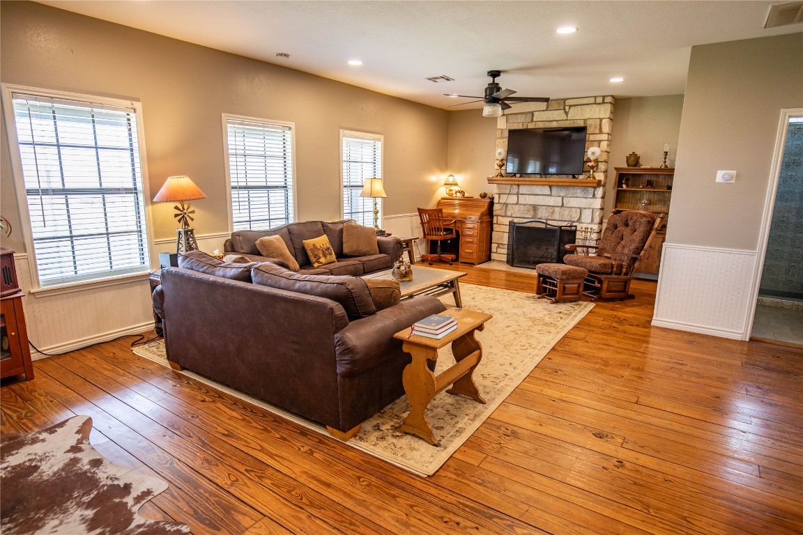 Westhoff, Texas, 77994, United States, 2 Bedrooms Bedrooms, ,2 BathroomsBathrooms,Residential,For Sale,2002998