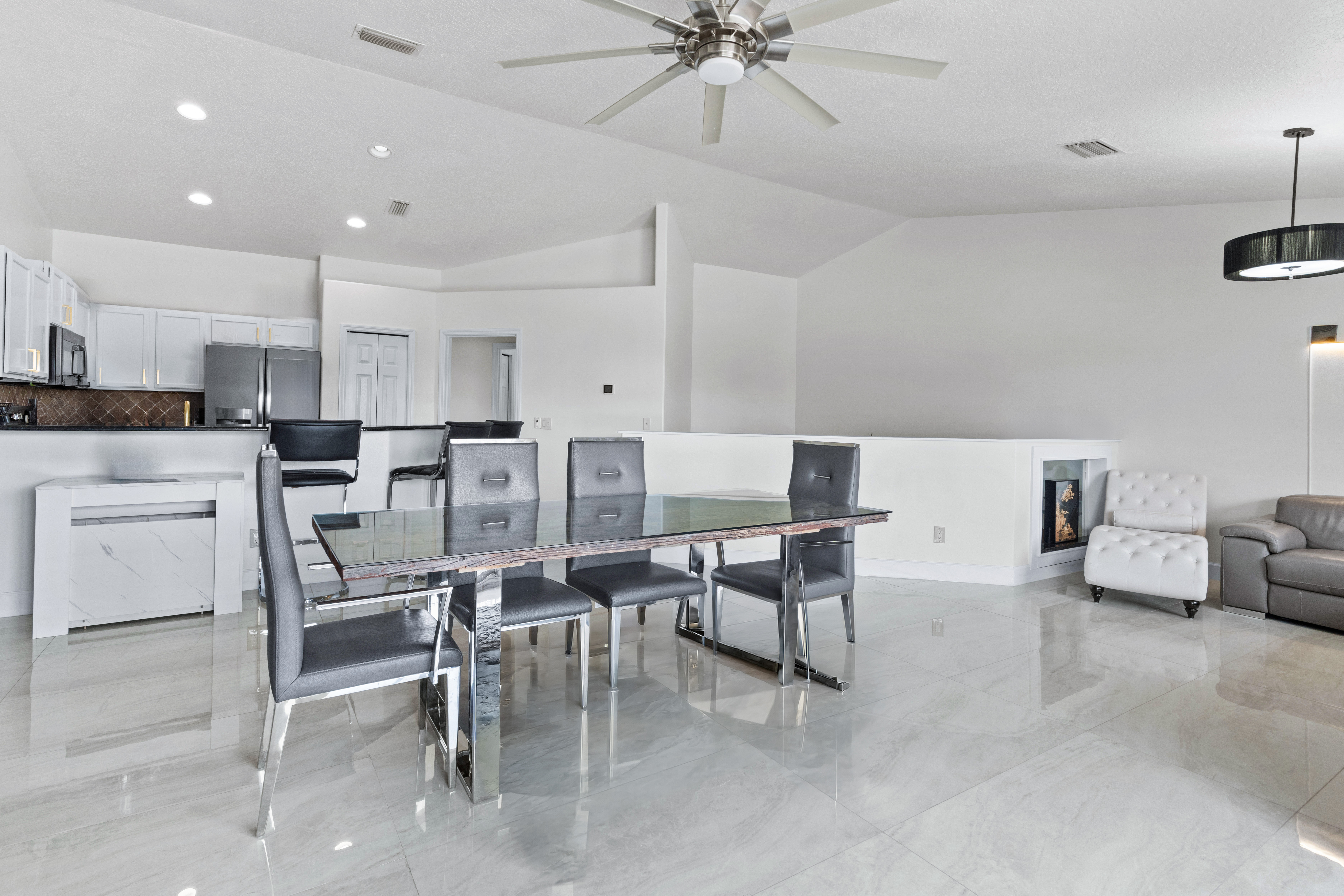  1883 Cato Court, Unit #B-2, Indialantic, FL, 32903 - 物件實景