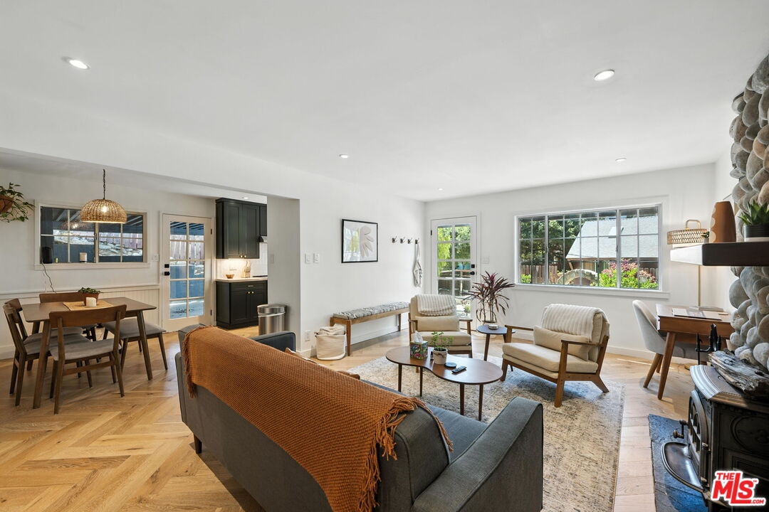 Topanga, California, 90290, United States, 2 Bedrooms Bedrooms, ,1 BathroomBathrooms,Residential,For Sale,1913417