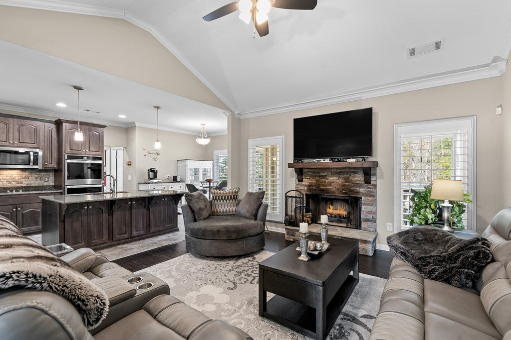 Ellijay, Georgia, 30536, United States, 3 Bedrooms Bedrooms, ,2 BathroomsBathrooms,Residential,For Sale,2013391