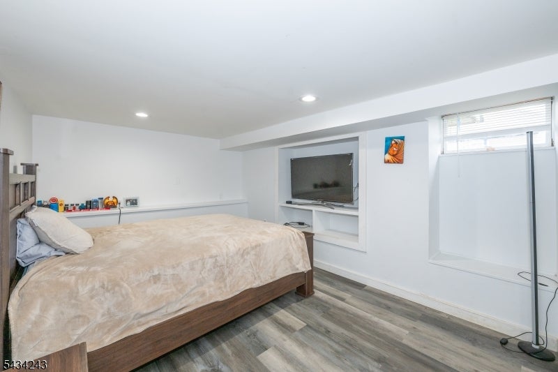 Wanaque Boro, New Jersey, 07420, United States, 4 Bedrooms Bedrooms, ,2 BathroomsBathrooms,Residential,For Sale,2049267