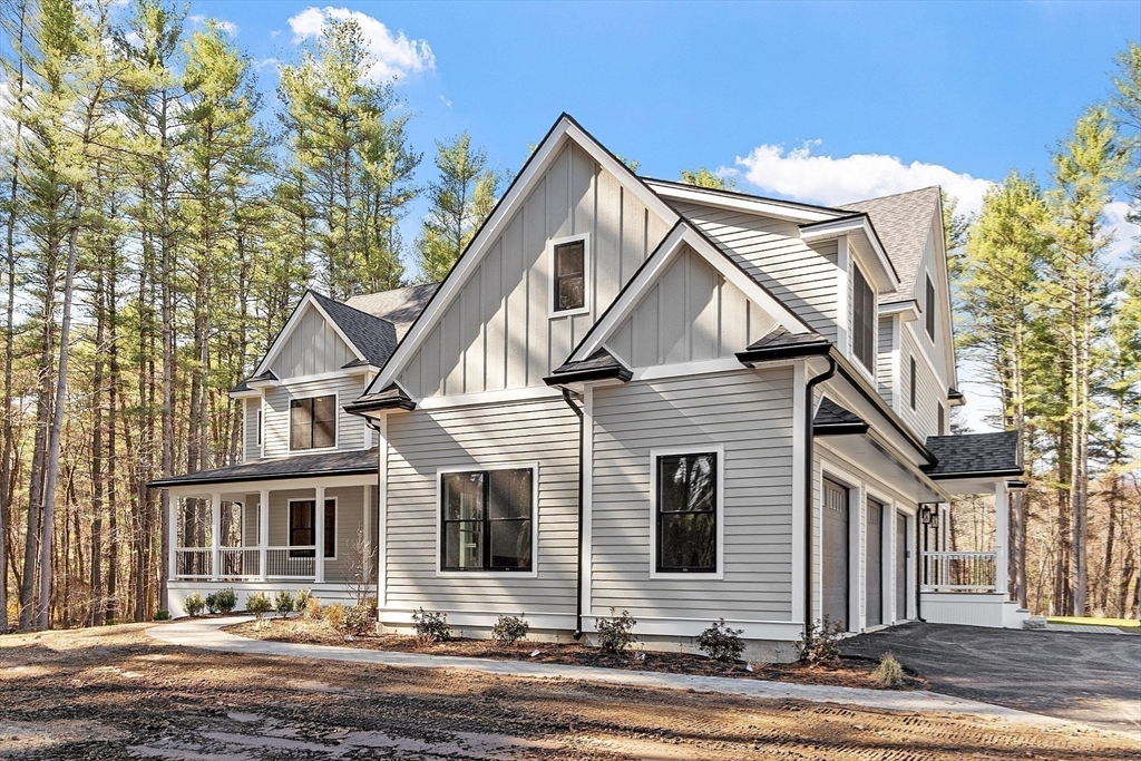 Carlisle, Massachusetts, 01741, United States, 5 Bedrooms Bedrooms, ,6 BathroomsBathrooms,Residential,For Sale,1792781