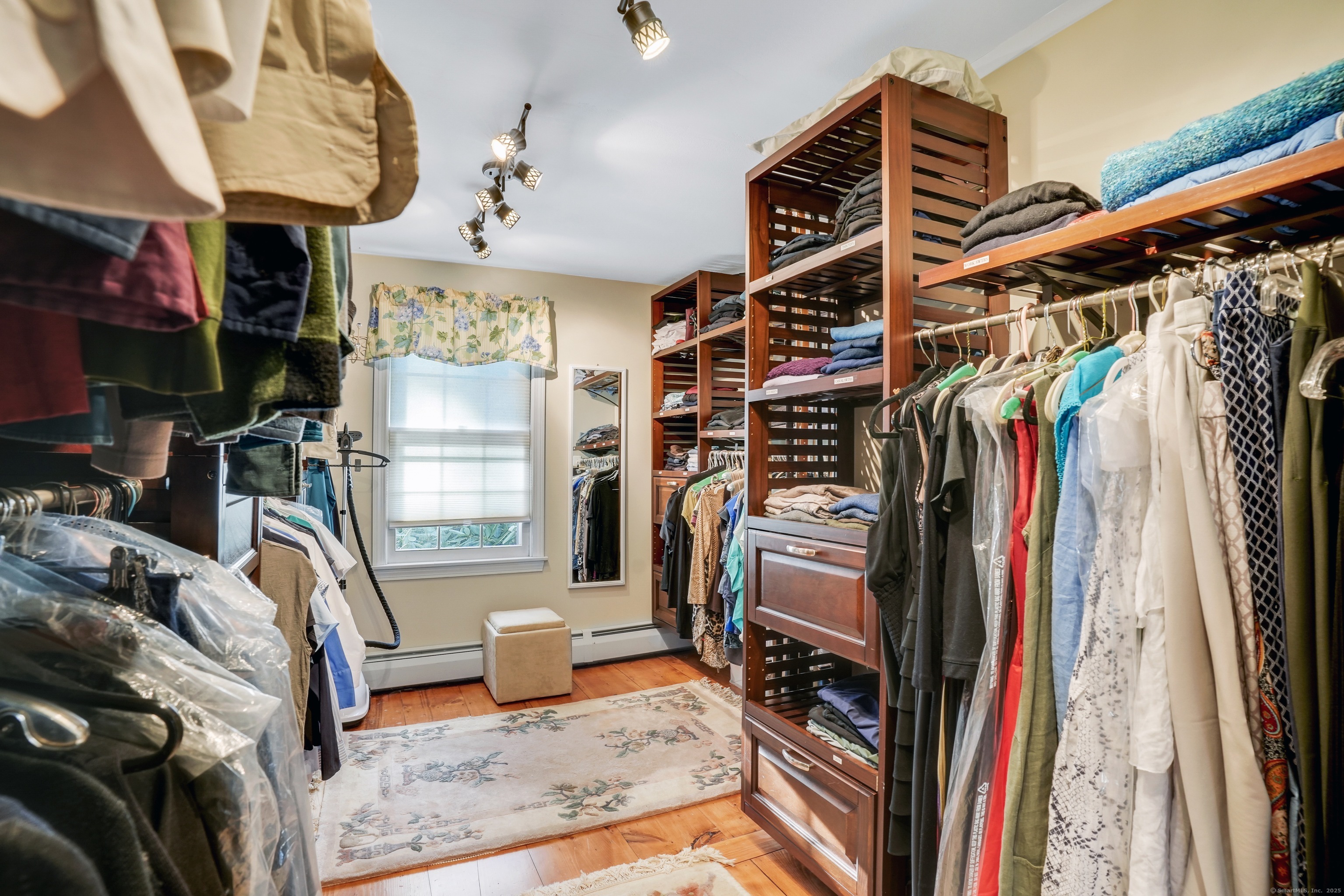 Canton, Connecticut, 06019, United States, 4 Bedrooms Bedrooms, ,3 BathroomsBathrooms,Residential,For Sale,1987943