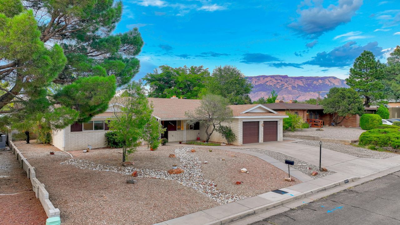Albuquerque, New Mexico, 87109, United States, 4 Bedrooms Bedrooms, ,3 BathroomsBathrooms,Residential,For Sale,1940496