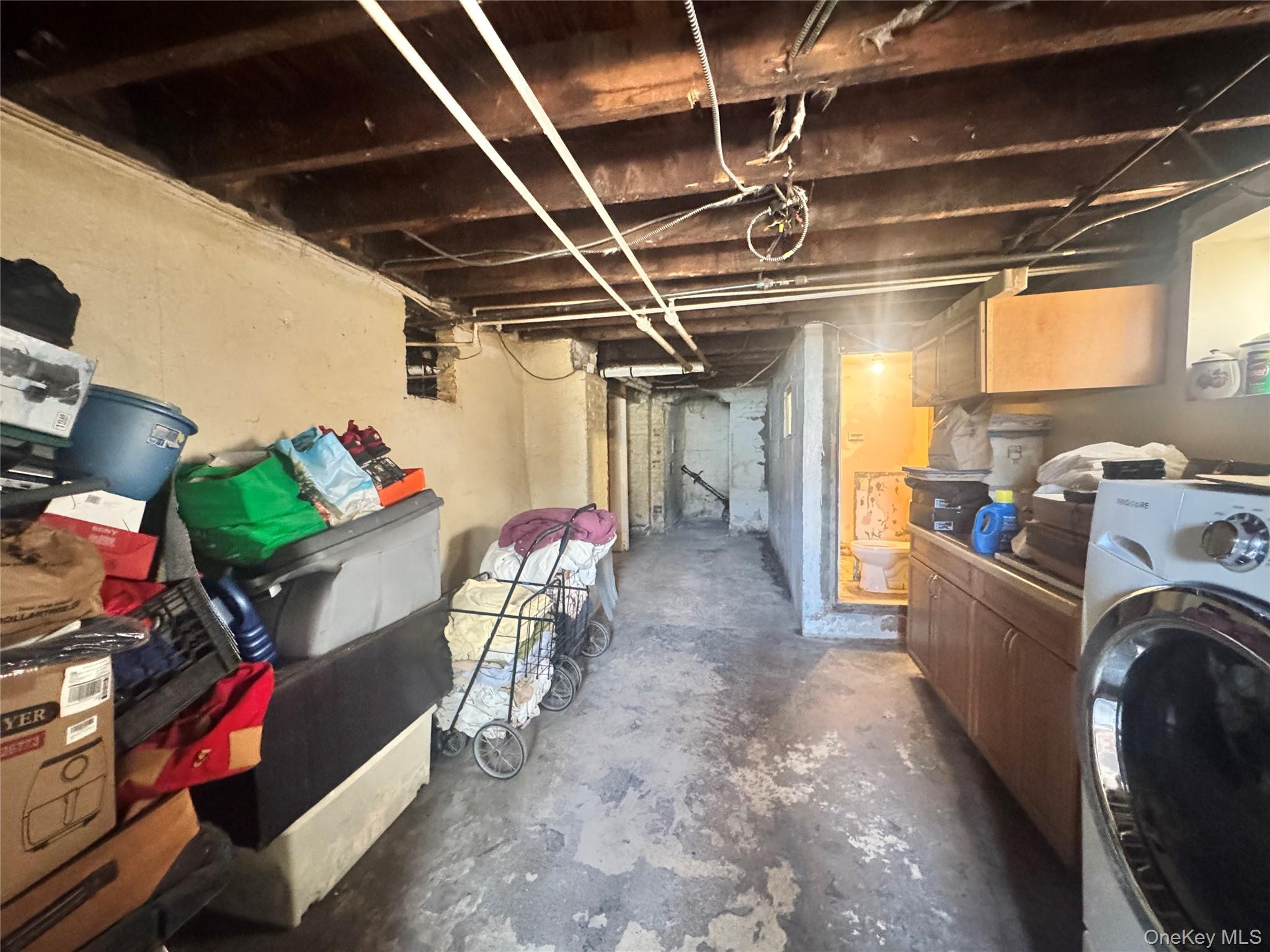 Yonkers, New York, 10701, United States, 4 Bedrooms Bedrooms, ,2 BathroomsBathrooms,Residential,For Sale,1939242