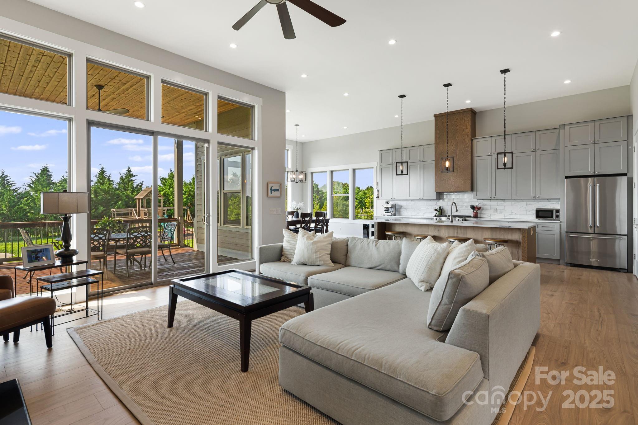 Mills River, North Carolina, 28759, United States, 3 Bedrooms Bedrooms, ,3 BathroomsBathrooms,Residential,For Sale,1992072