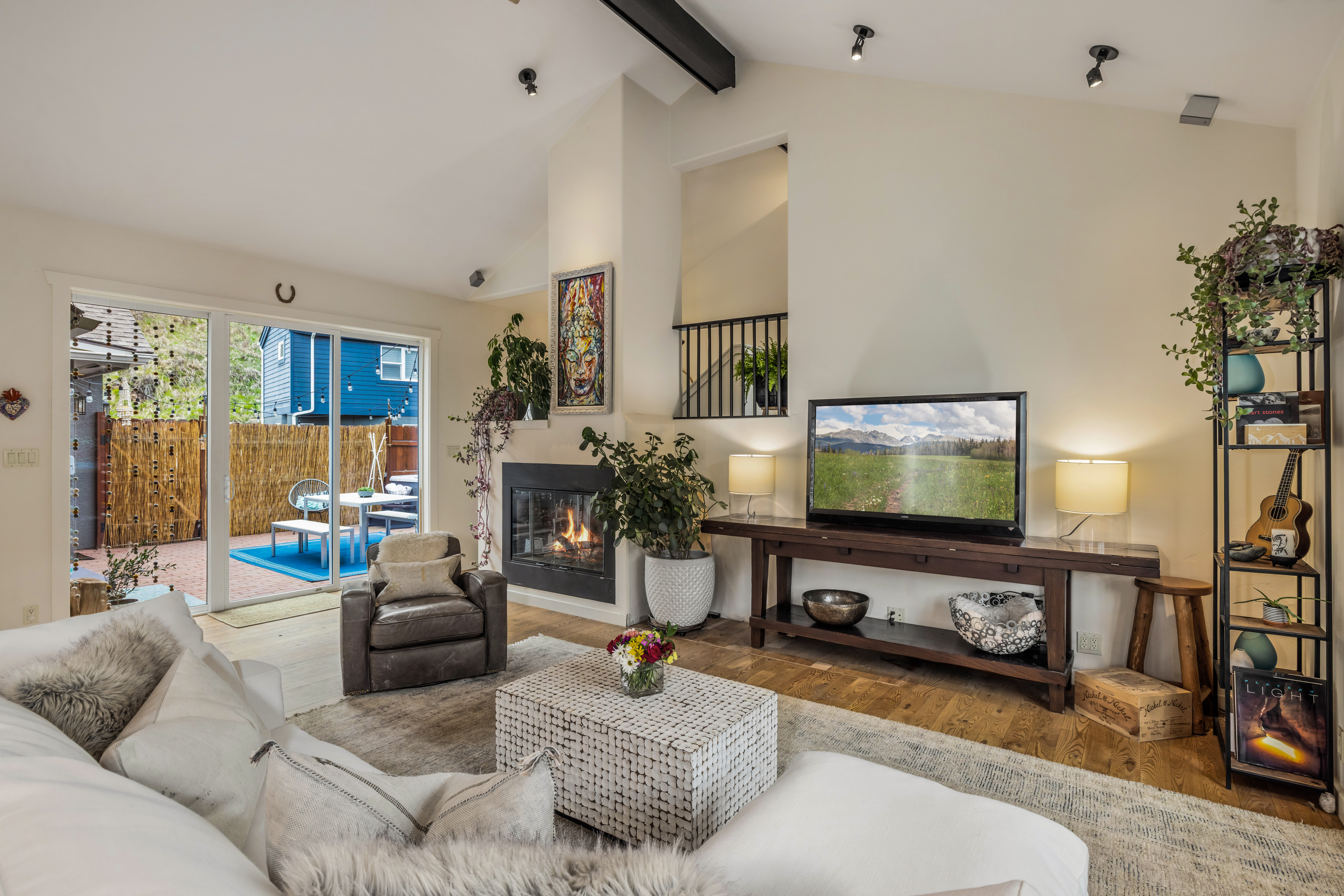  Mountain Views, Unique, Warm, Inviting and Functional Floor Plan - 物件實景