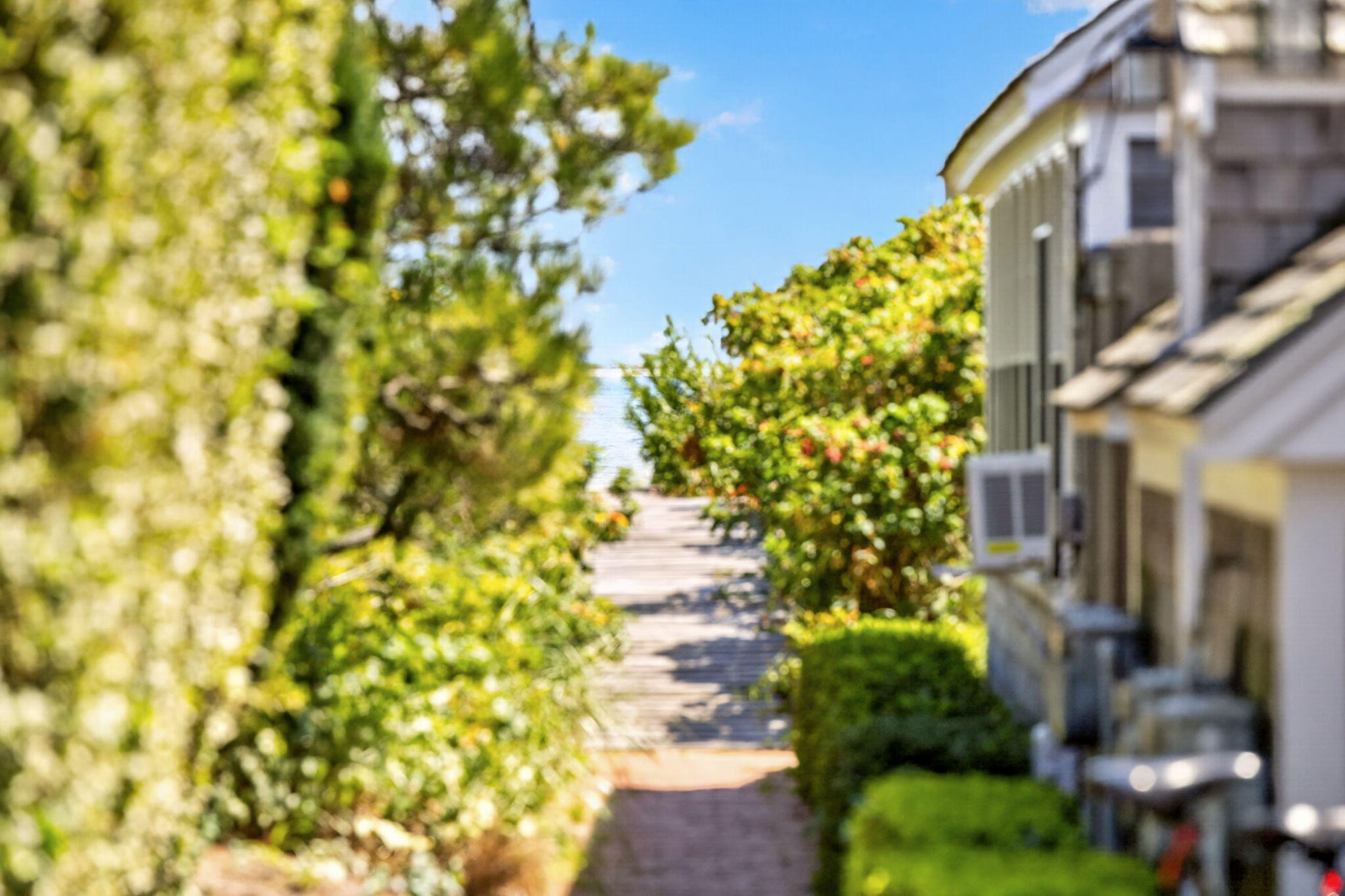  West End Elegance with Water Views, Private Gardens & Two-Car Parking - 物件實景