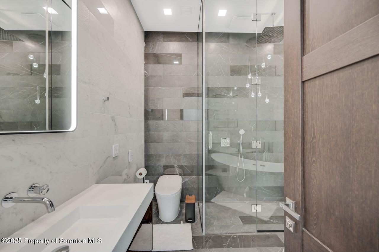 Bear Creek, Pennsylvania, 18602, United States, 4 Bedrooms Bedrooms, ,3 BathroomsBathrooms,Residential,For Sale,2002172