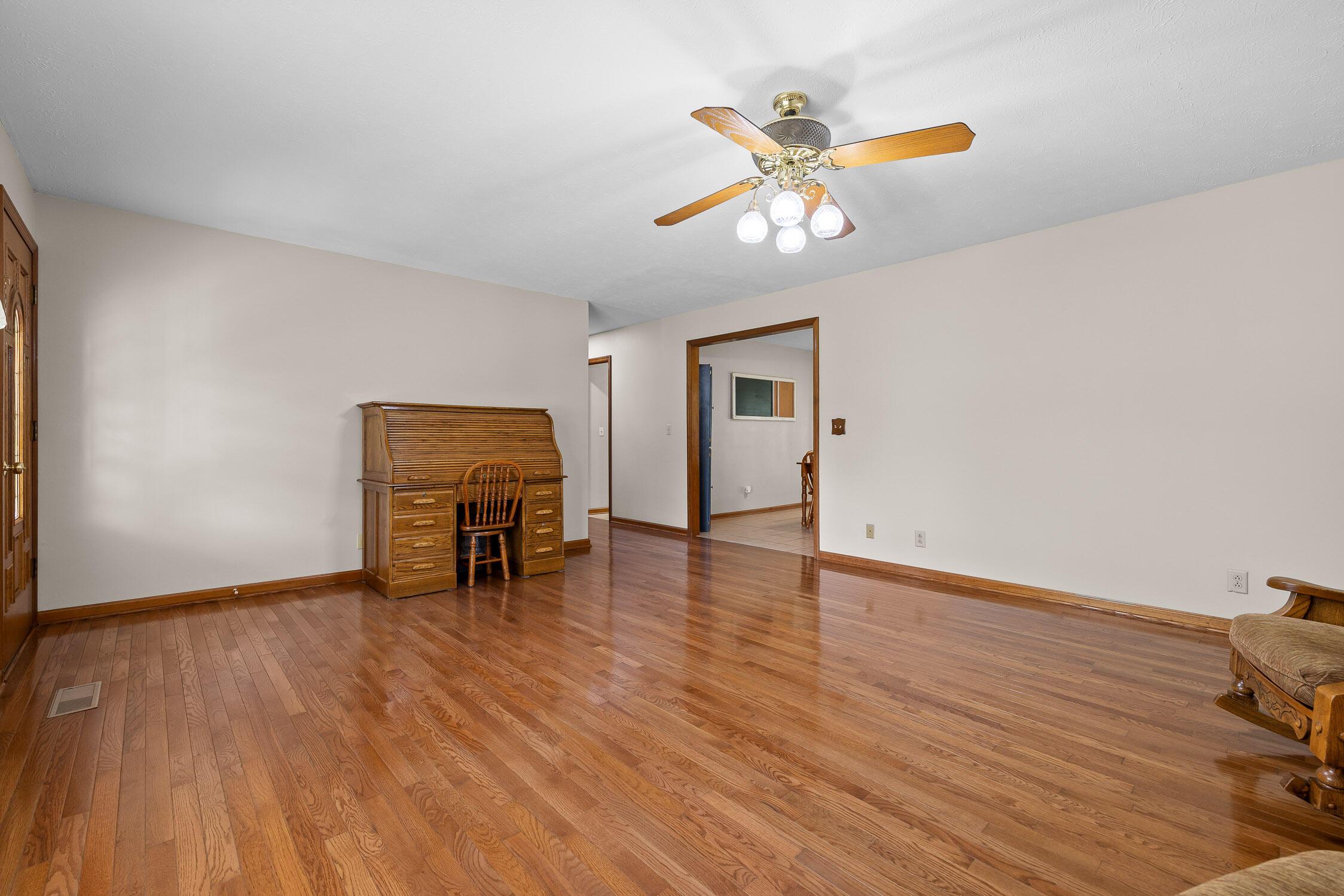 Ringgold, Georgia, 30736, United States, 6 Bedrooms Bedrooms, ,4 BathroomsBathrooms,Residential,For Sale,1927456