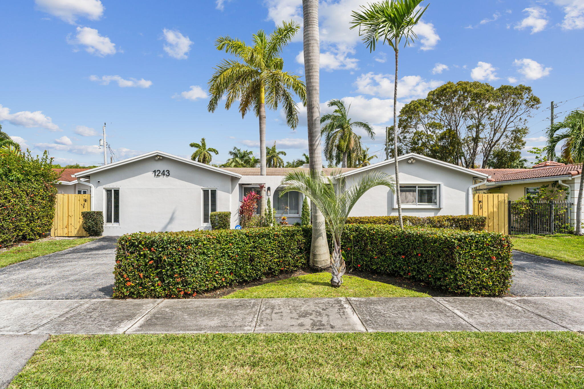 Hollywood, Florida, 33019, United States, 4 Bedrooms Bedrooms, ,3 BathroomsBathrooms,Residential,For Sale,1934699