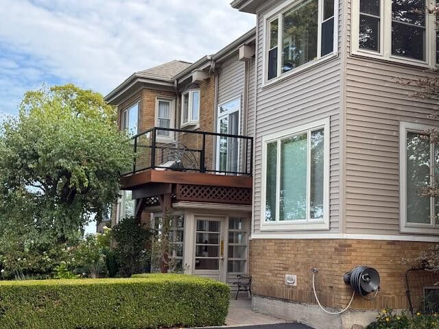 St. Joseph, Michigan, 49085, United States, 2 Bedrooms Bedrooms, ,4 BathroomsBathrooms,Residential,For Sale,1949511