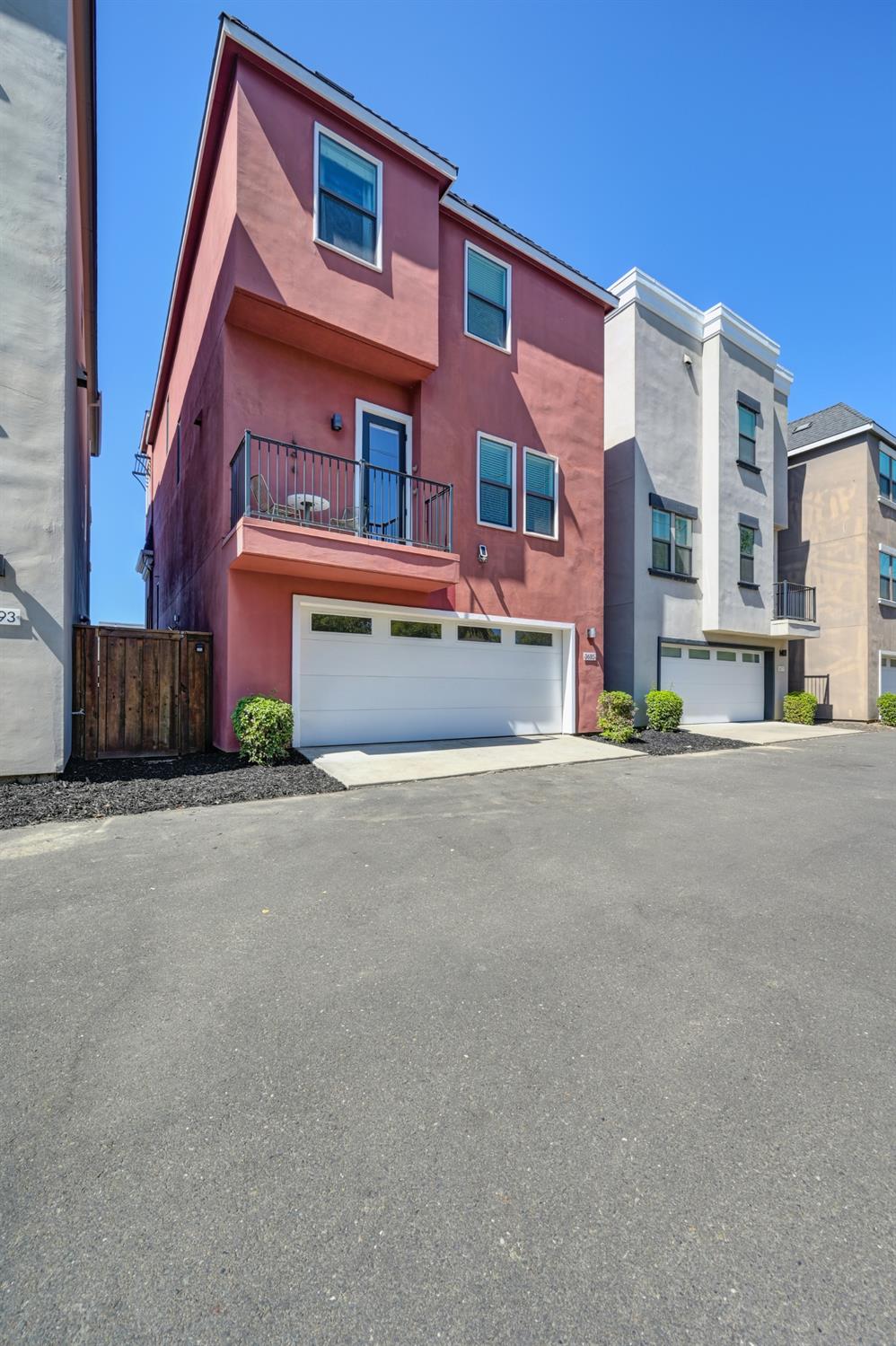 Sacramento, California, 95818, United States, 3 Bedrooms Bedrooms, ,3 BathroomsBathrooms,Residential,For Sale,1988052