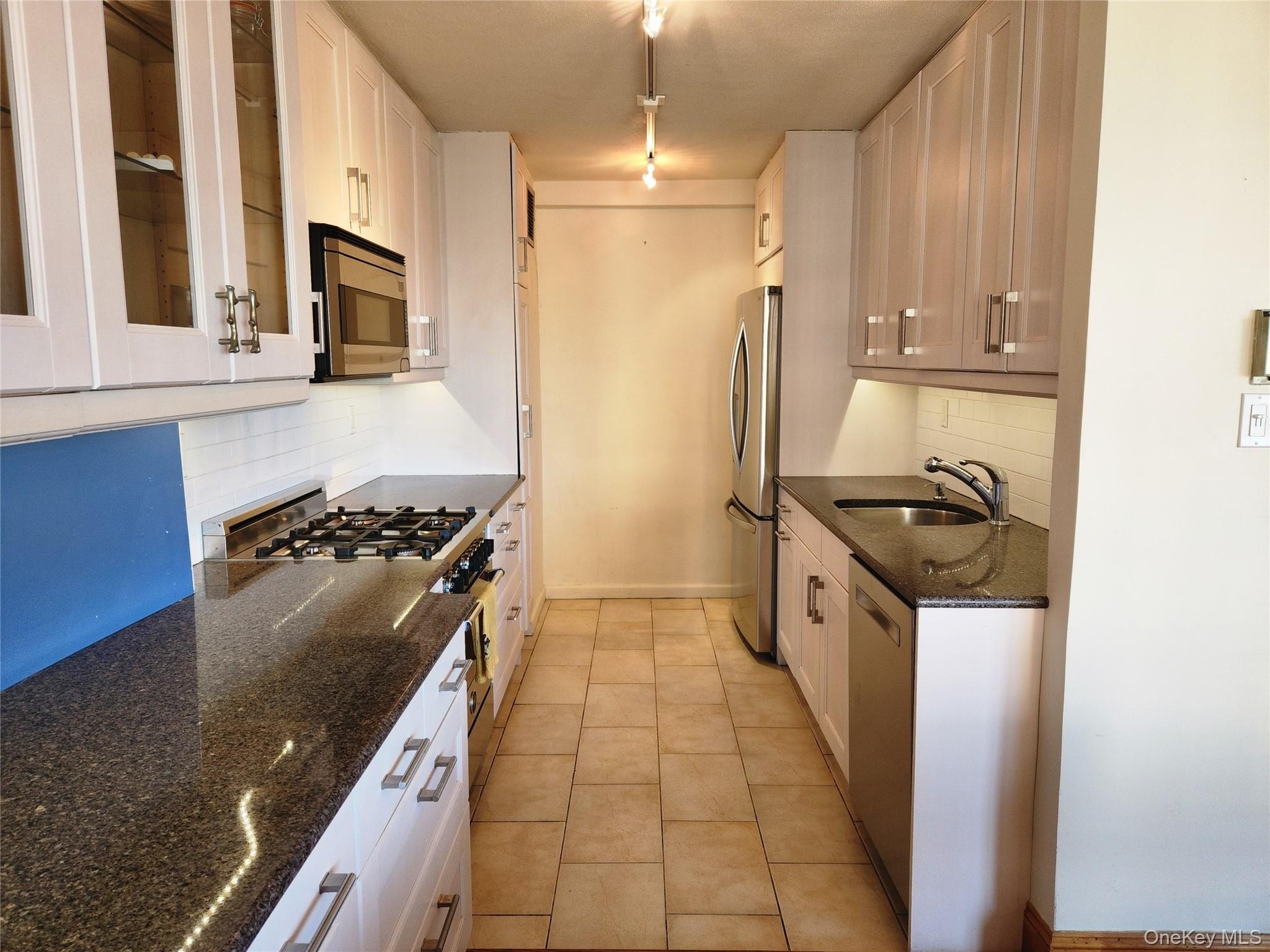Bayside, New York, 11360, United States, 3 Bedrooms Bedrooms, ,2 BathroomsBathrooms,Residential,For Sale,2048148