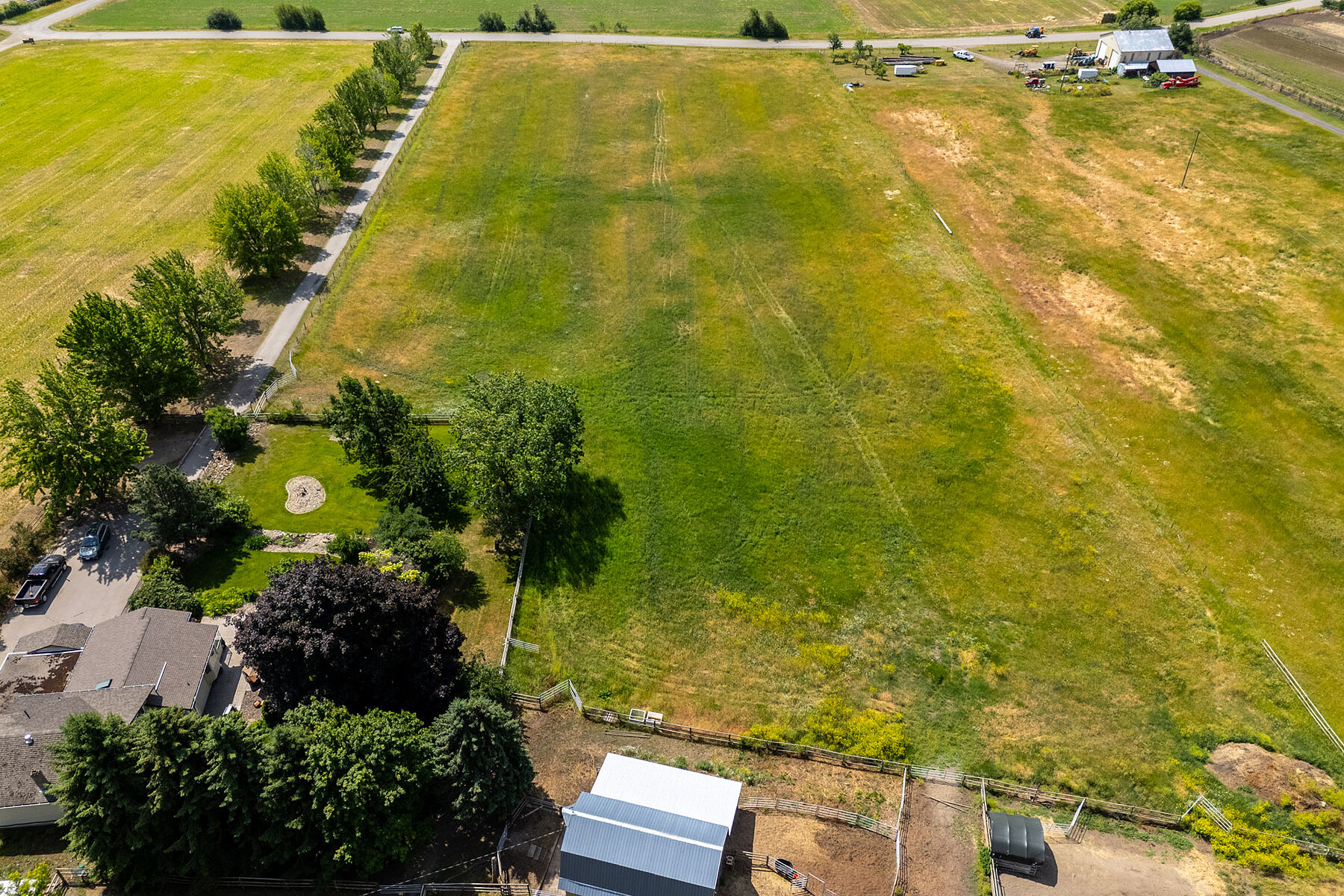  Ten Acres in Coldstream - 物件實景
