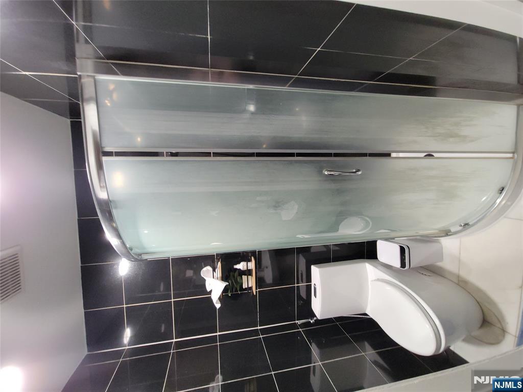 Englewood, New Jersey, 07631, United States, 3 Bedrooms Bedrooms, ,2 BathroomsBathrooms,Residential,For Sale,1991650