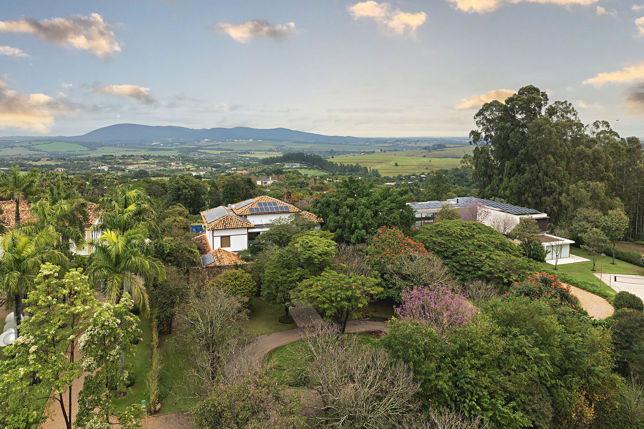  Farmhouse-Style Residence with Permanent Views of the Golf Course - 物件實景