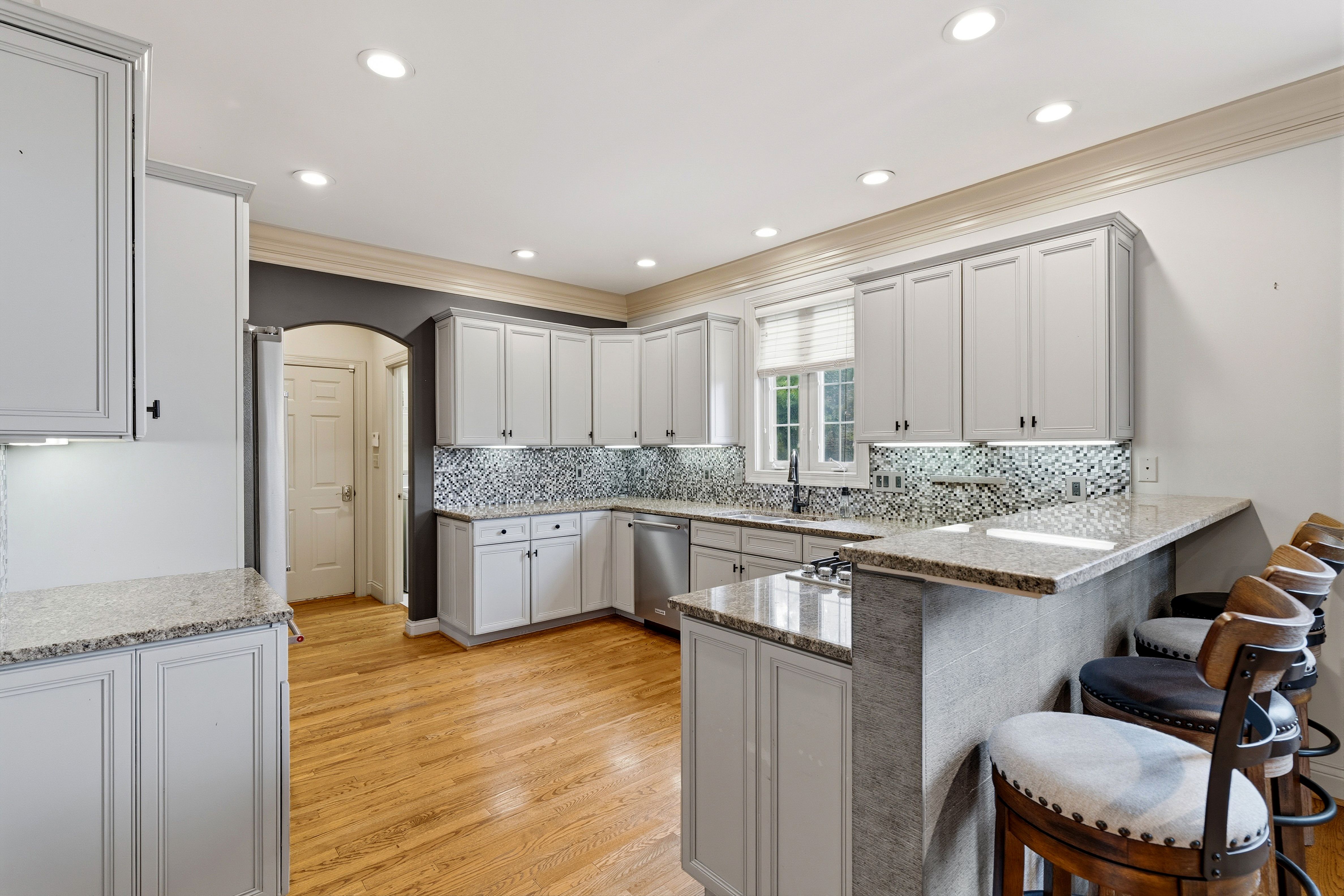  4713 Lyons View Pike, Knoxville, TN 37919 - 物件實景