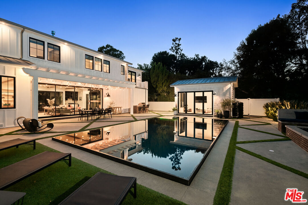 Encino, California, 91436, United States, 6 Bedrooms Bedrooms, ,7 BathroomsBathrooms,Residential,For Sale,1896144