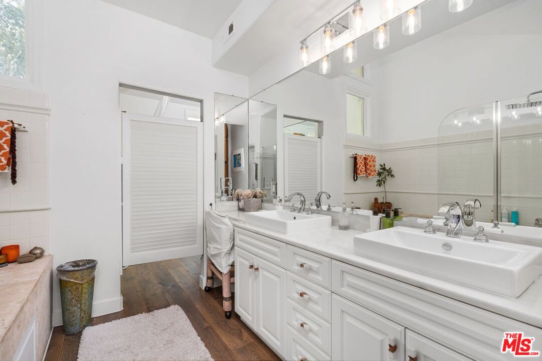 Malibu, California, 90265, United States, 3 Bedrooms Bedrooms, ,3 BathroomsBathrooms,Residential,For Sale,1807651
