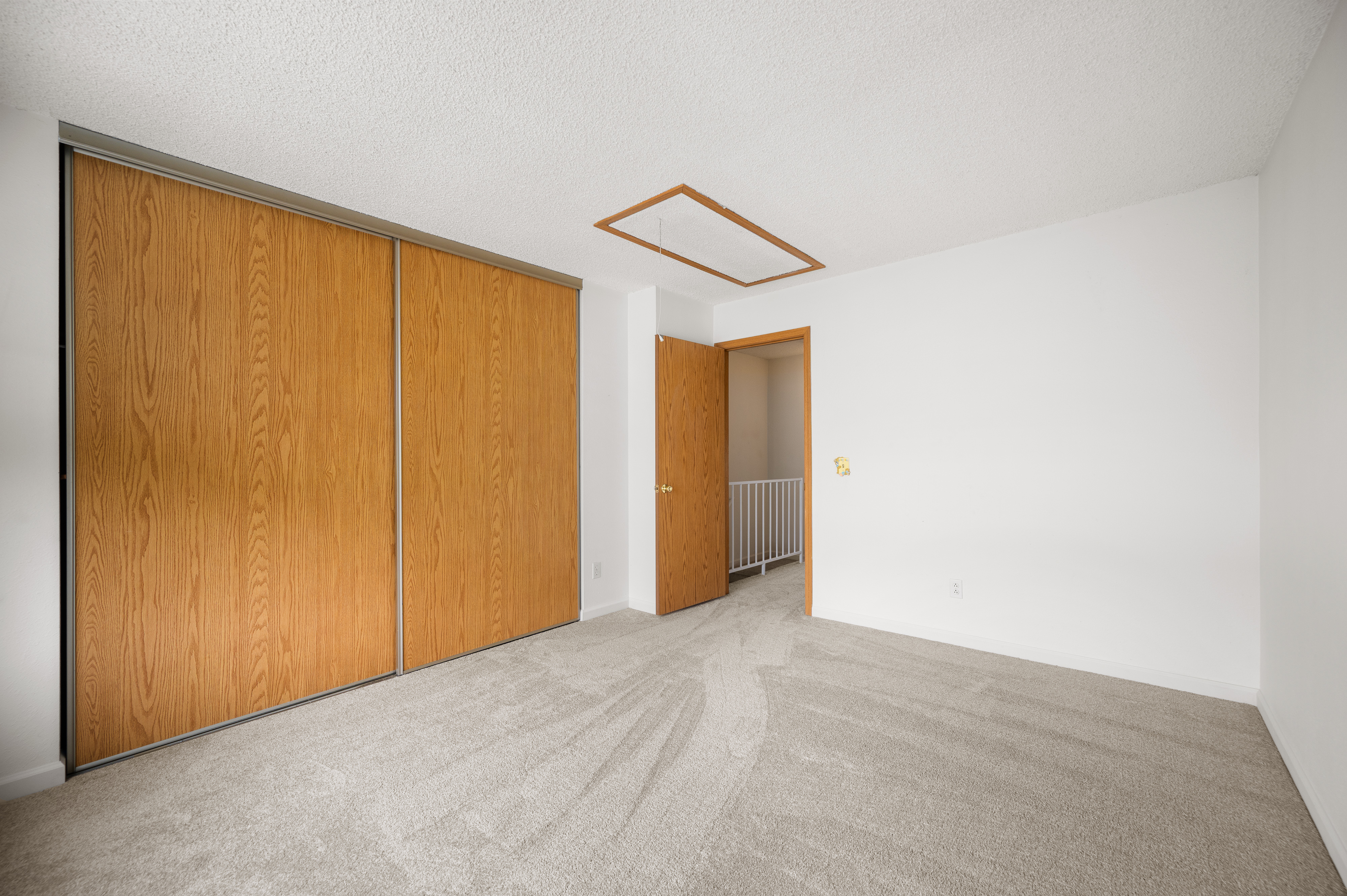  End Unit Townhome in Granville West - 物件實景