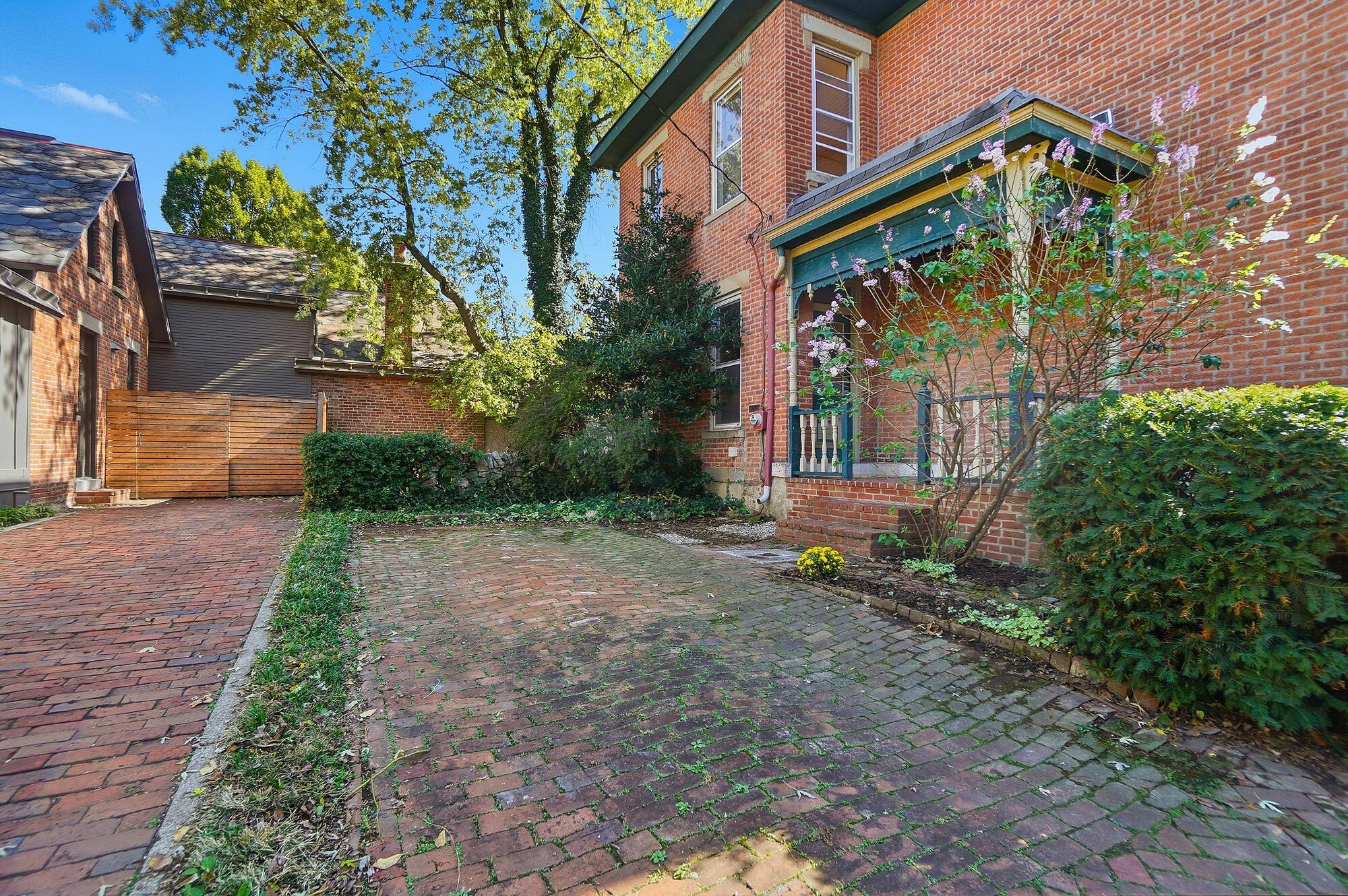 Columbus, Ohio, 43206, United States, 2 Bedrooms Bedrooms, ,2 BathroomsBathrooms,Residential,For Sale,1970918