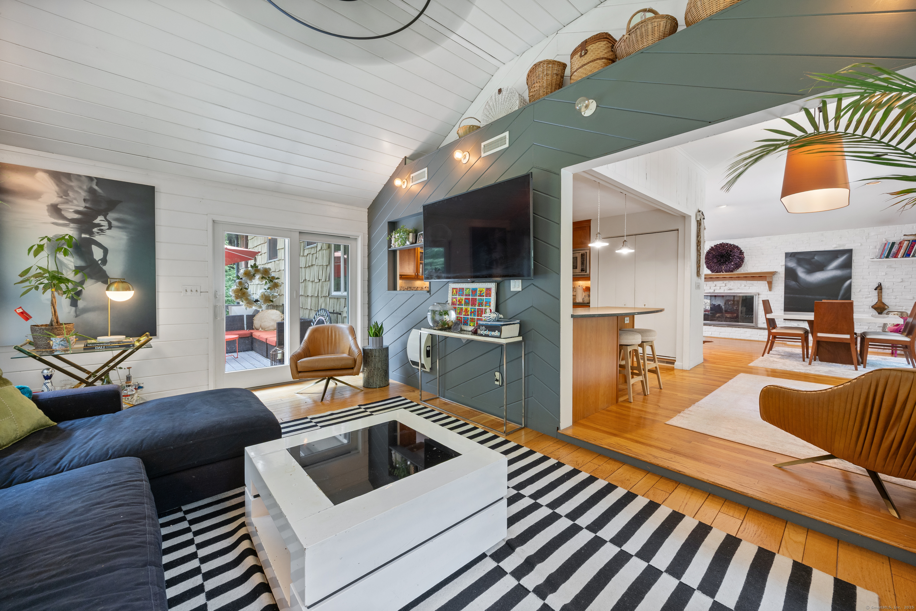 Woodbridge, Connecticut, 06525, United States, 3 Bedrooms Bedrooms, ,4 BathroomsBathrooms,Residential,For Sale,1912137