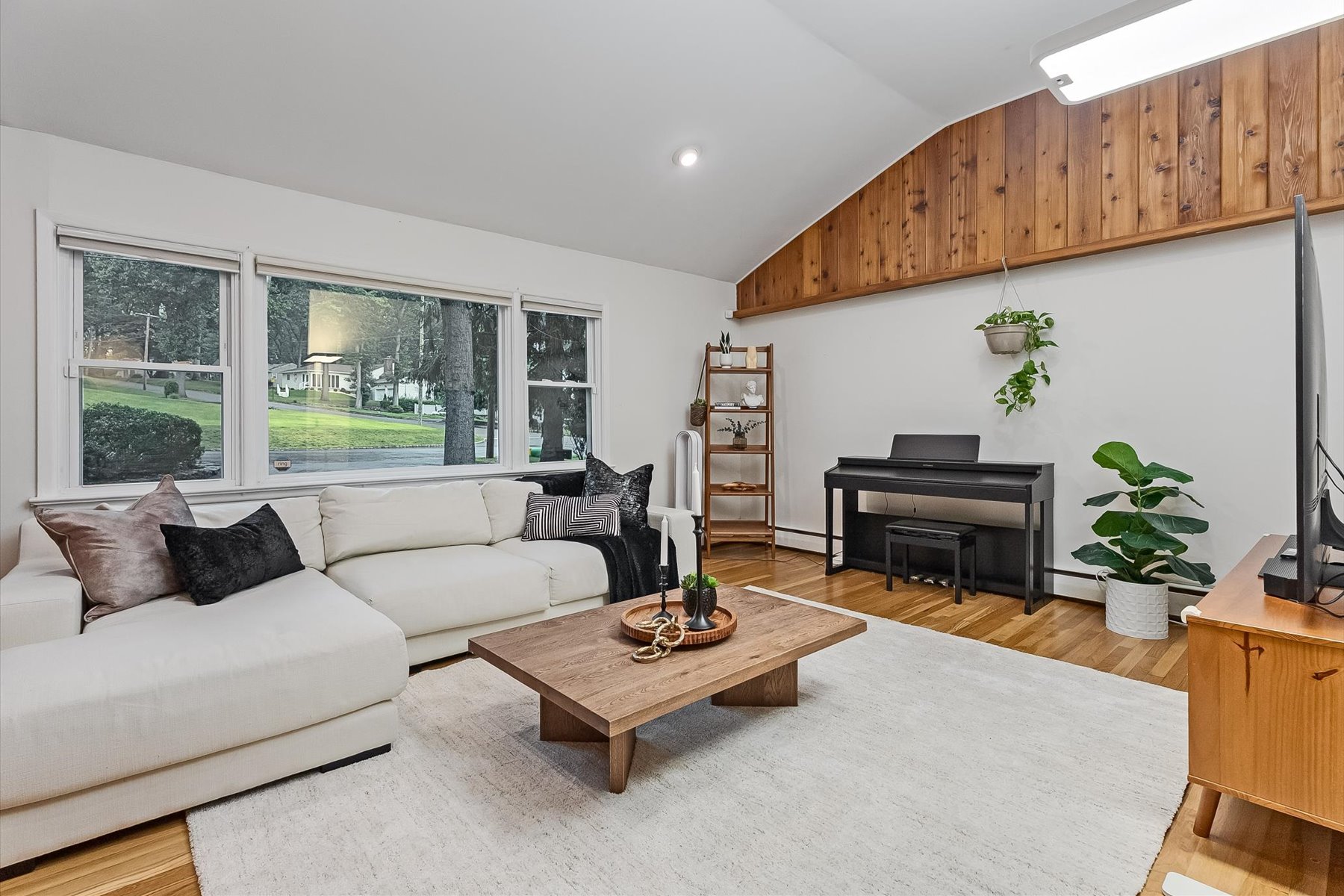  Modern Comforts - Inviting Living Spaces - Prime Location - 物件實景