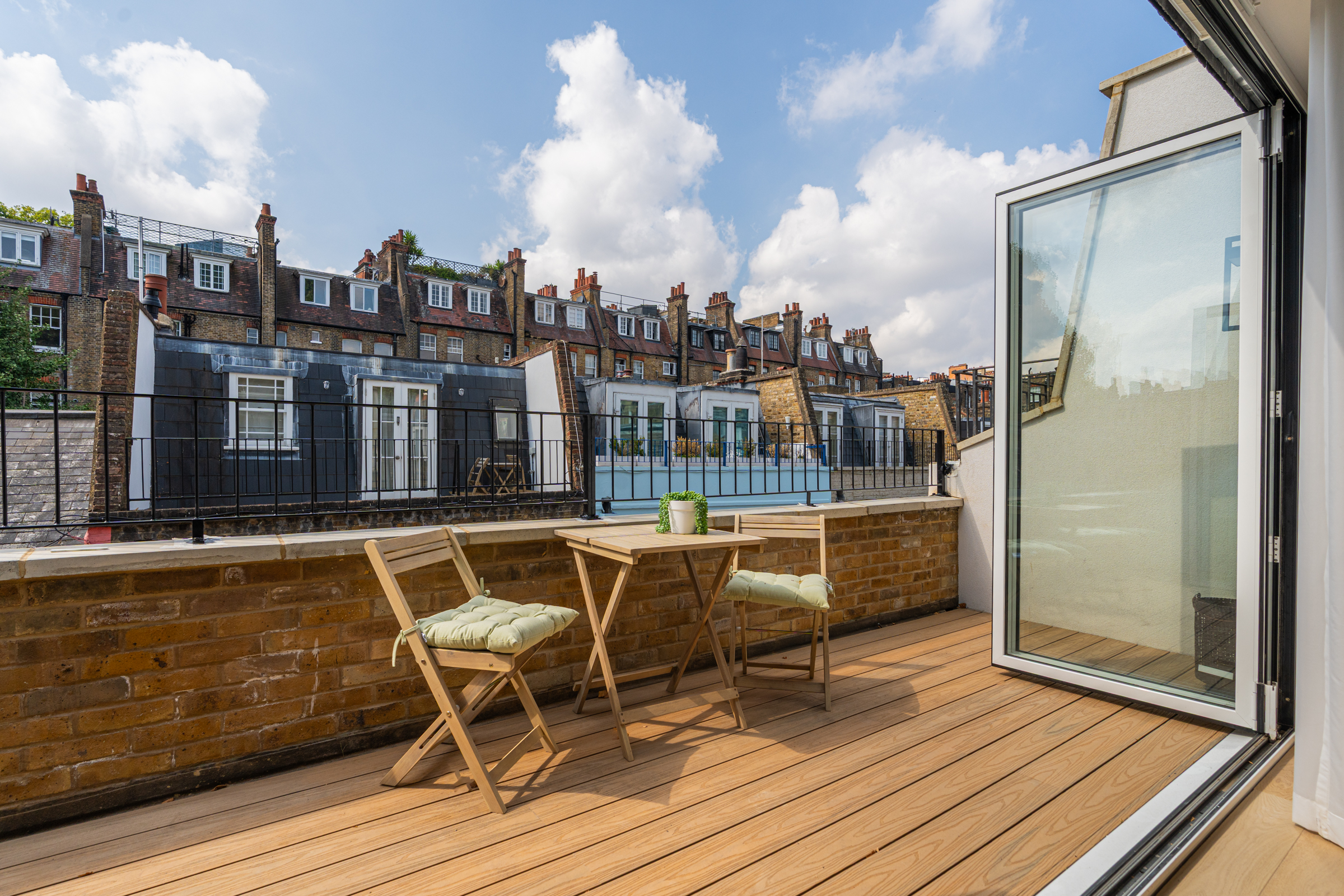  A Newly Refurbished Three-Bedroom Mews Home In Kensington - 物件實景