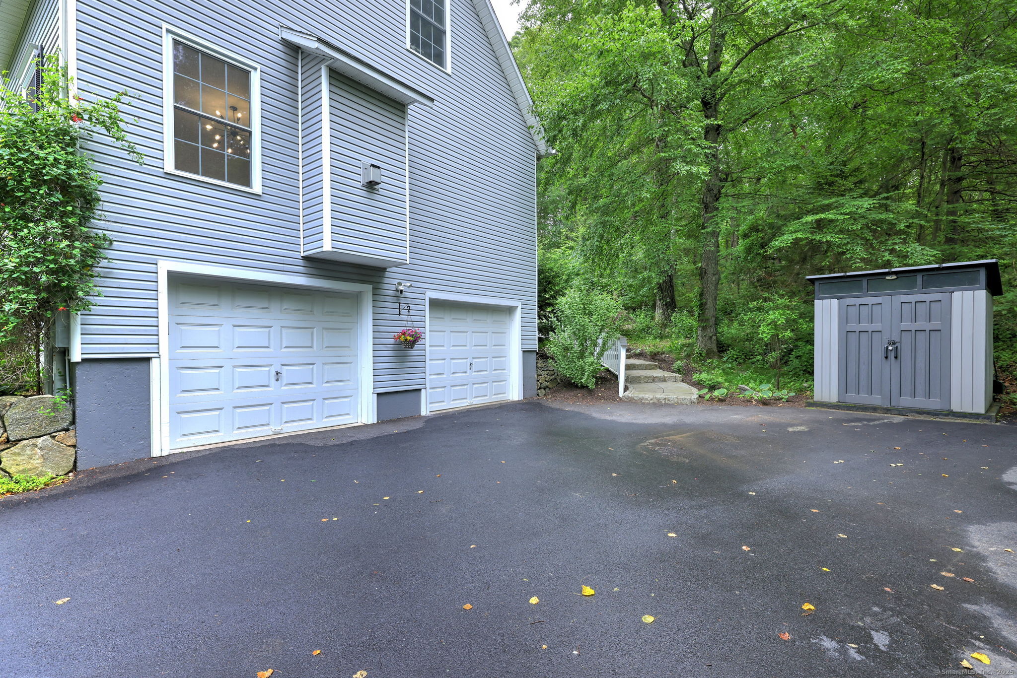 Newtown, Connecticut, 06470, United States, 5 Bedrooms Bedrooms, ,5 BathroomsBathrooms,Residential,For Sale,1907241